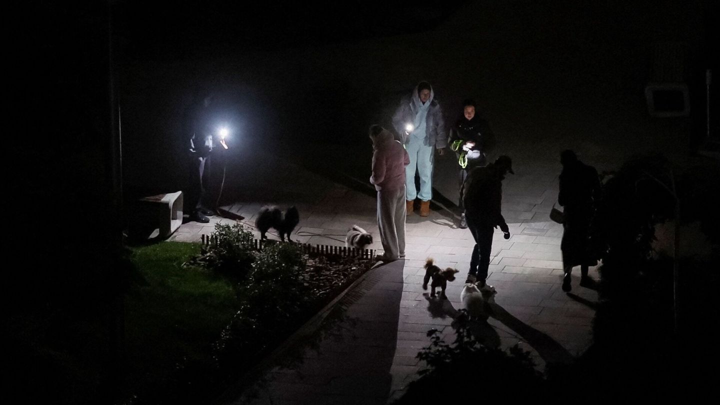 Korruptio | Energia­johtajat punoivat lahjuksia samaan aikaan kun ukrainalaiset kärsivät sähkö­katkoista