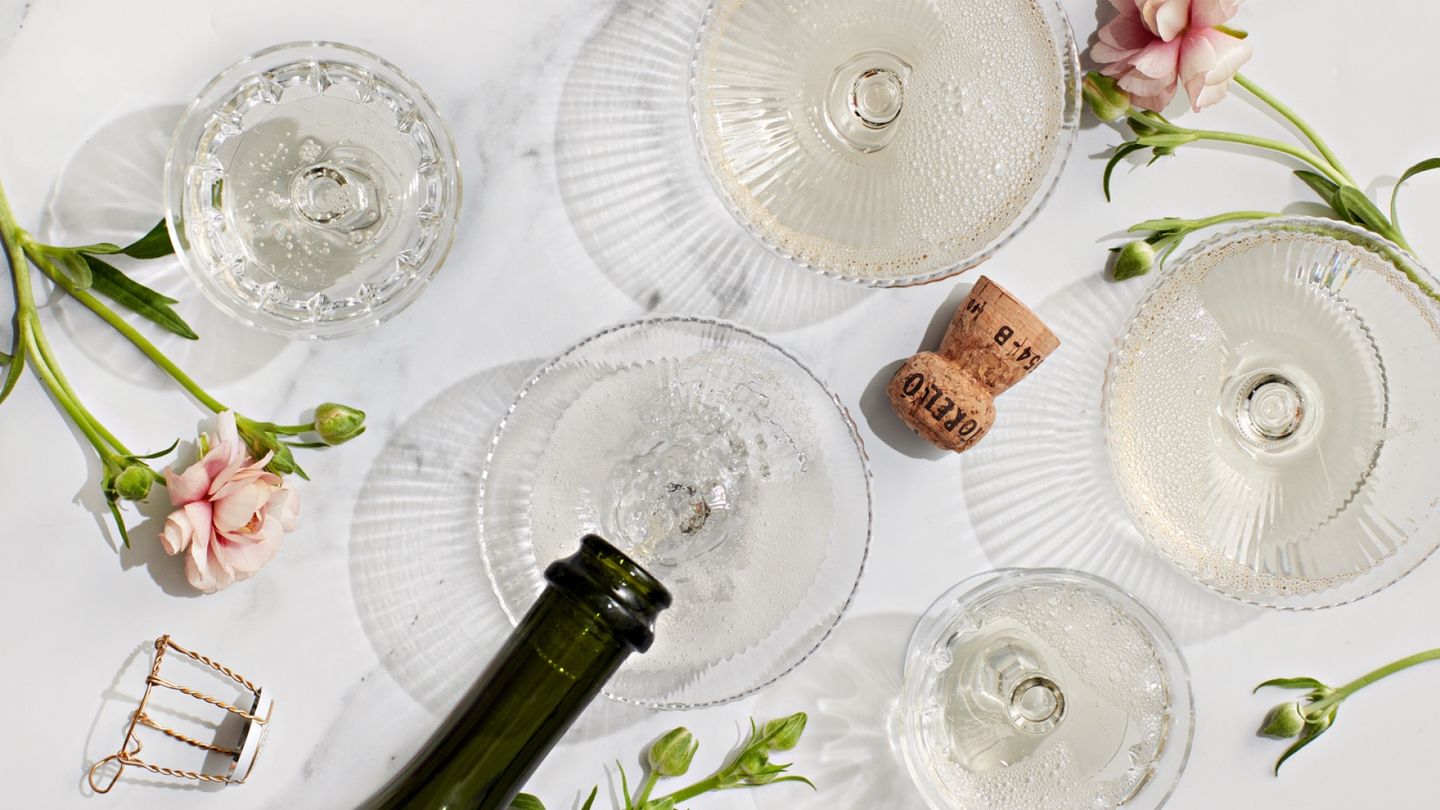 10 Affordable Sparkling Wines Tested: 12 Euro Bottle Wins for Vappu