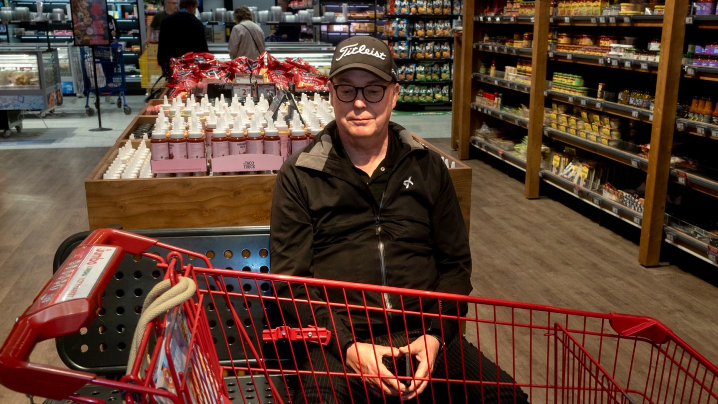 Finns Beat Midsummer Rush by Shopping Early