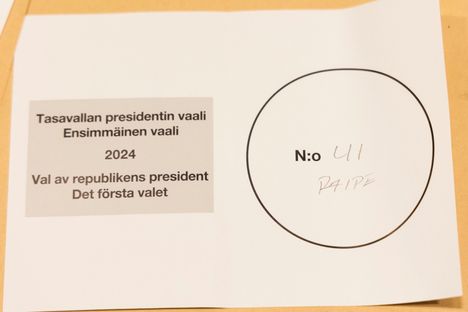 Raimo Helminen eli Raipe sai äänen pelinumerollaan 41. Ääni tosin päätyy mitätöitävien joukkoon, eikä vähiten siksi, että ehdokaslistalta Raipea ei löydy.