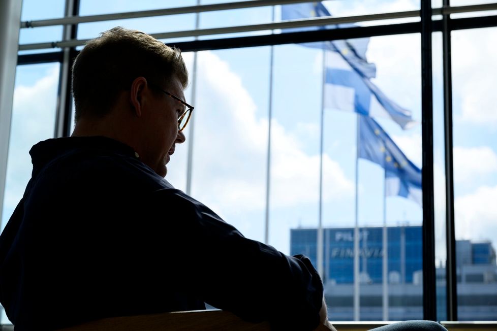 – Tapasimme, koska hän halusi tunnustaa tämän vakavan virheen. Hän oli hyvin nöyrä ja häpeissään. Tein selväksi oman kantani tällaisesta toiminnasta: kun tällaisen arviointivirheen on tehnyt, on tärkeää, että Räsänen kantaa suoraselkäisenä myös seuraukset ja ottaa vastuun, Lindtman kommentoi Räsäsen tapausta.