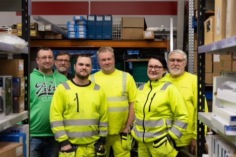 Ari-Pekka Immonen, Kari Immonen, Sami Pihlaja, Jouni Immonen, Miia Virkki ja Reijo Immonen ovat samaa perhettä ja työyhteisöä. ”Tämä on se ainoa tapa, jolla me veljekset olemme ikinä töitä tehneetkään”, Kari Immonen sanoo.
