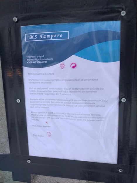 Kun M/S Tampere ankkuroitui Hämeen ammattikorkeakoulun laituriin, aluksen omistaja kiinnitti tämän lapun aluksen viereen. Hän myös lähetti saman tiedoksiannon sähköpostitse kiinteistömestari Tommi Syrjälälle. 
