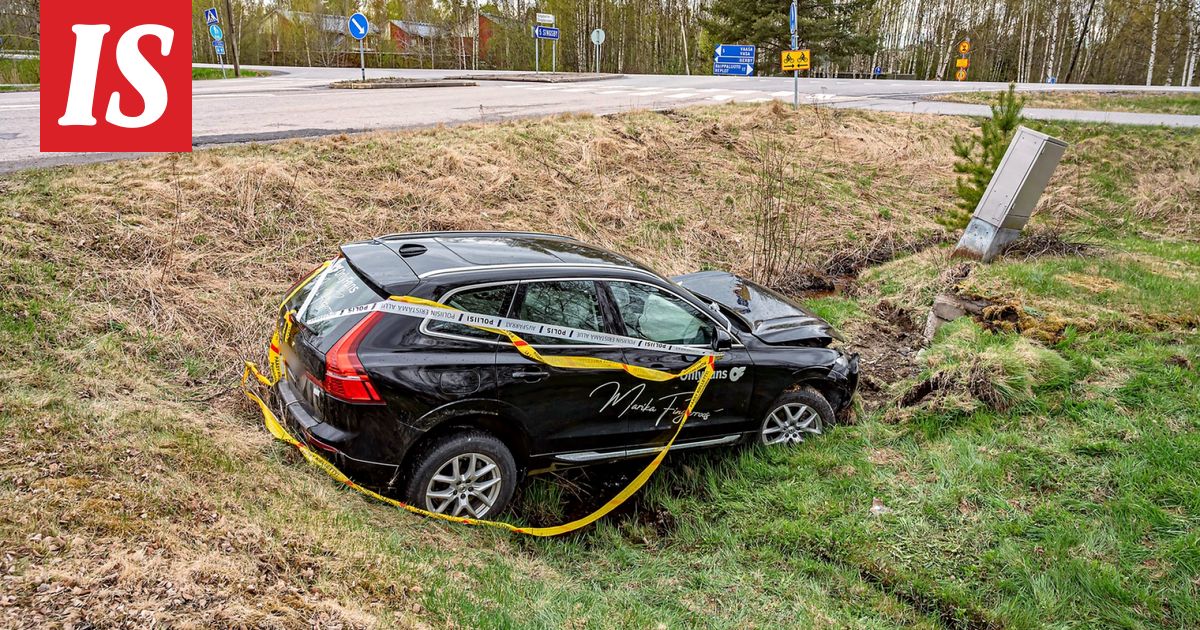 Marika Fingerroosin auton tieltä ajaneet pakenivat paikalta – poliisikoira tavoitti