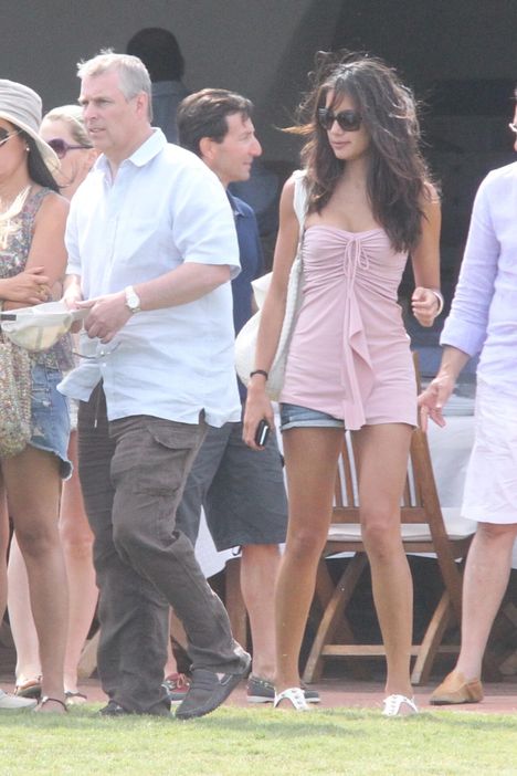 Alexandra Escat ja Andrew Mountbatten-Windsor viettivät aikaa ...