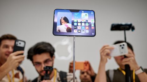 Apple julkisti keskiviikkona ensimmäisen taitettavan älypuhelimensa, iPhone Duon. 