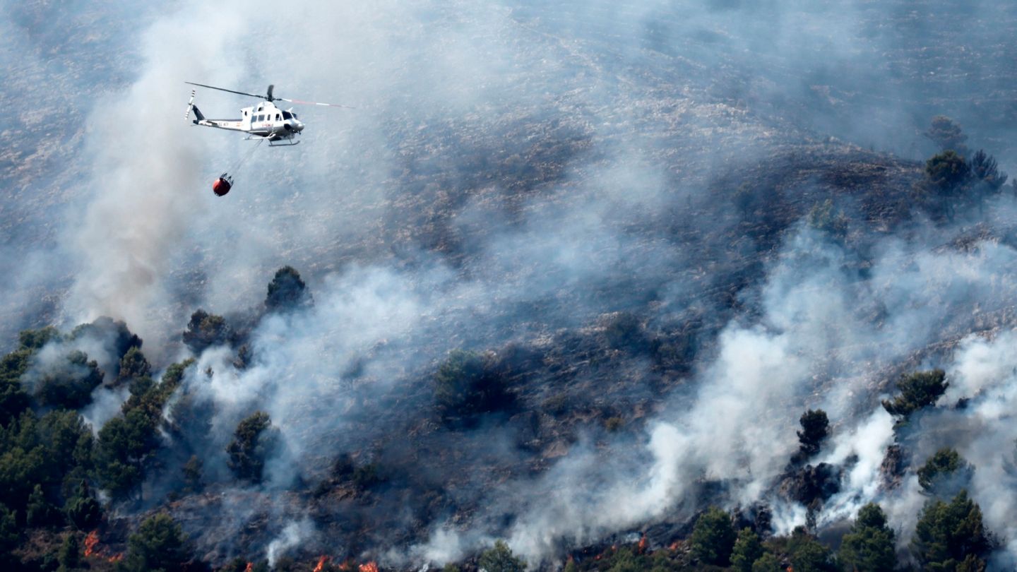 Europe Wildfires Rage: Macron Calls Crisis Meeting as Unprecedented Firestorm Hits France