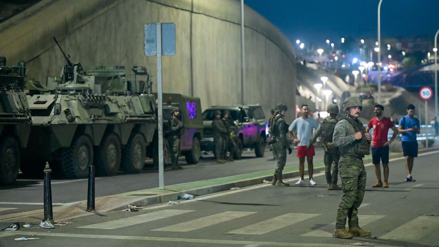 Spain sends troops to Ceuta as thousands of migrants enter from Morocco