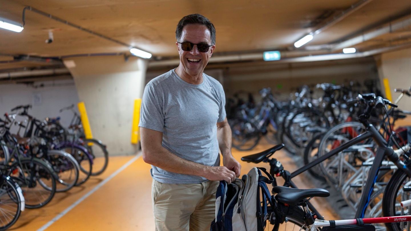 Nato-kokous | HS:n aamu Haagissa: Tuoltahan fillaroi Naton pääsihteeri Mark Rutte!