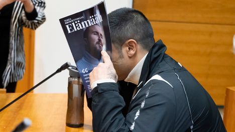 Mies pyysi Pirkanmaan käräjäoikeudessa anteeksi surmaamansa naisen omaisilta. Mies sanoo käyttäneensä alfa-pvp -huumetta, mikä teki hänestä aggressiivisen ja harhaisen. 