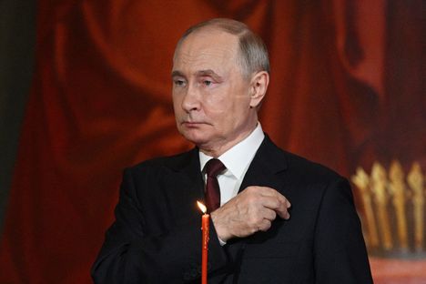Venäjän presidentti Vladimir Putin julisti lauantaina 30 tuntia kestävän tulitauon, jonka on kerrottu päättyvän keskiyöllä 20. päivä. Putin kuvattiin Moskovassa sunnuntaina 20. huhtikuuta. Kuva on Venäjän valtion omistaman uutistoimisto Sputnikin välittämä.