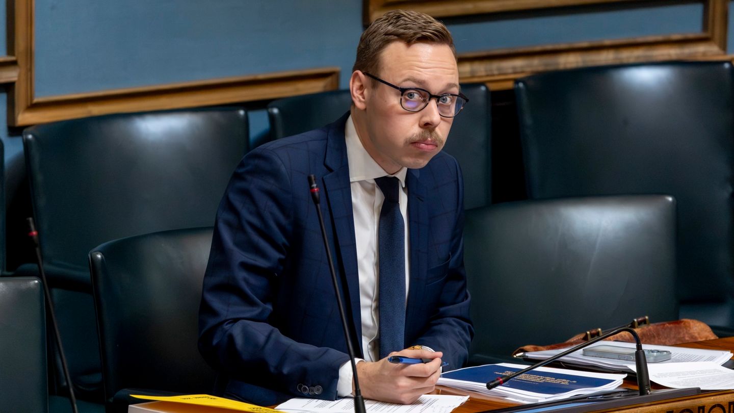 Tekoäly | Valtio pestasi huippu­ammattilaiset selvittämään tekoälyn vaikutuksia työ­paikkoihin