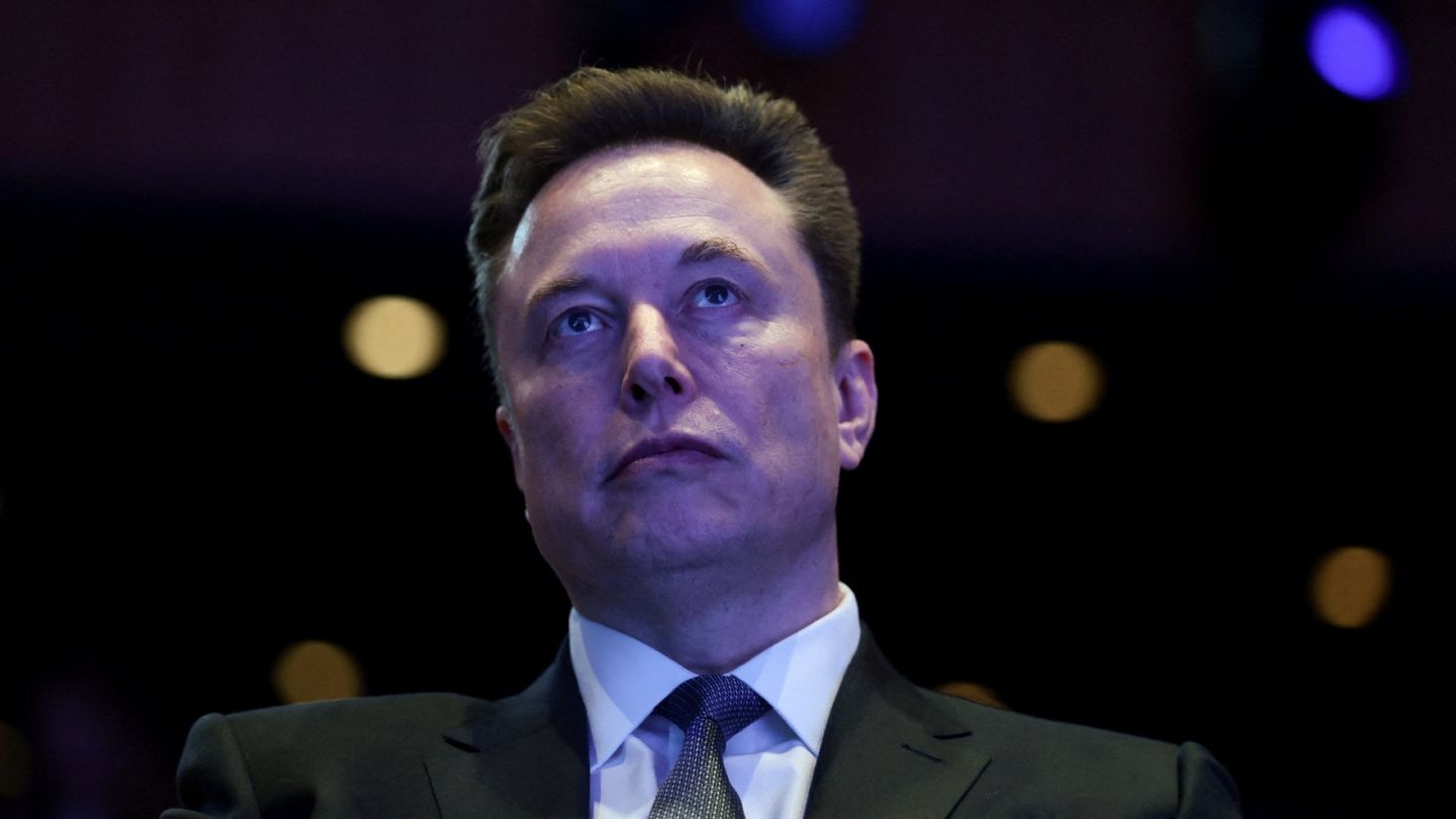 SpaceX to Go Public, Elon Musk Poised to Become Trillionaire