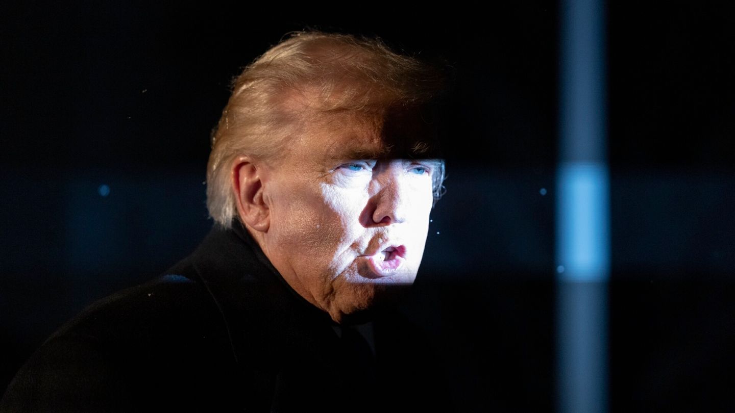 United States | Trump comments on racist Obama video: 'I didn't see it in full'