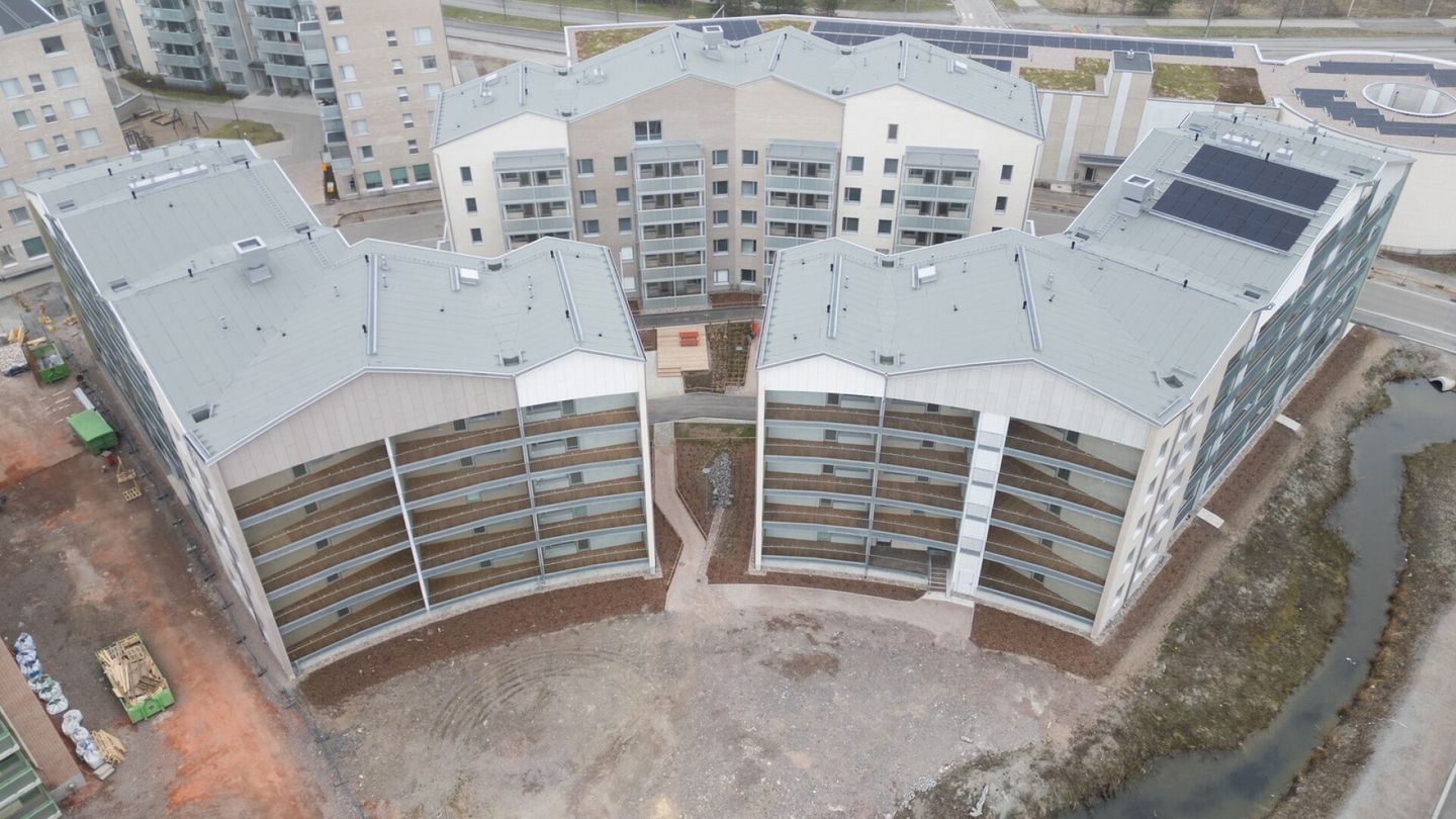 Vain yksi asunto mennyt kaupaksi yli sadan asunnon talosta – HU: Pariskunta asuu "aavetalossa"