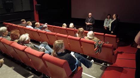 Taidekaupungin elokuvajuhlien ennakkonäytöksessä tiistaina 14. lokakuuta Bio Säteessä paikan päällä oli vieraana delegaatio ystävyyskaupungista Simmernistä Saksasta.