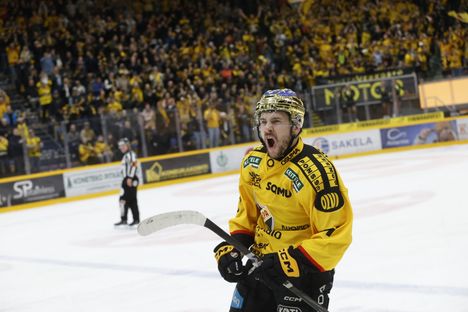 Patrick Curry vei KalPan johtoon avauserän lopulla.