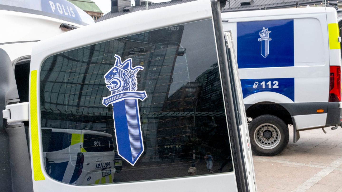Poliisi löysi Karkkilassa miehen muovipussista yli 76 000 euroa