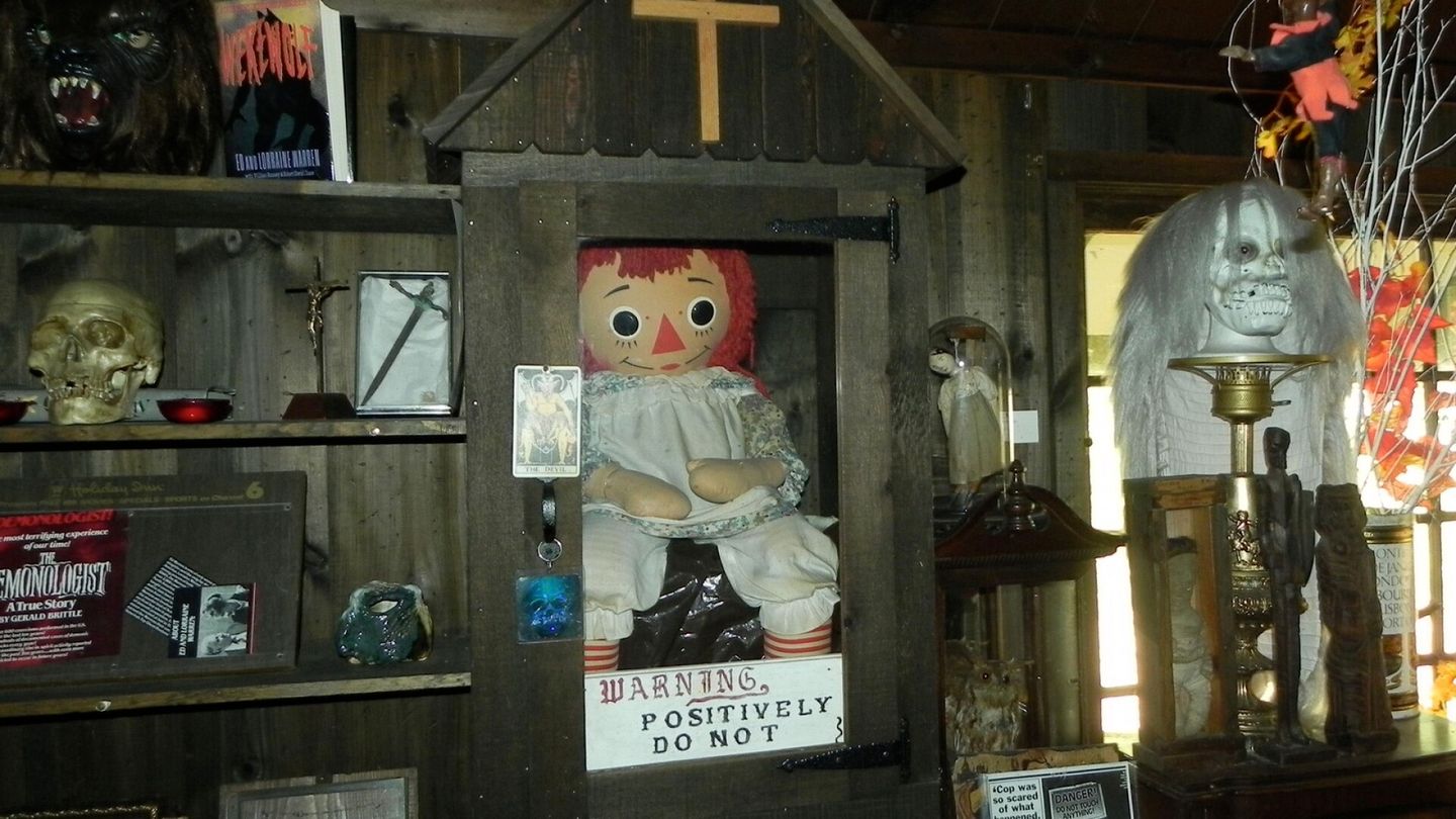 Kirotuksi väitetyn Annabelle-nuken ”huoltaja” kuoli