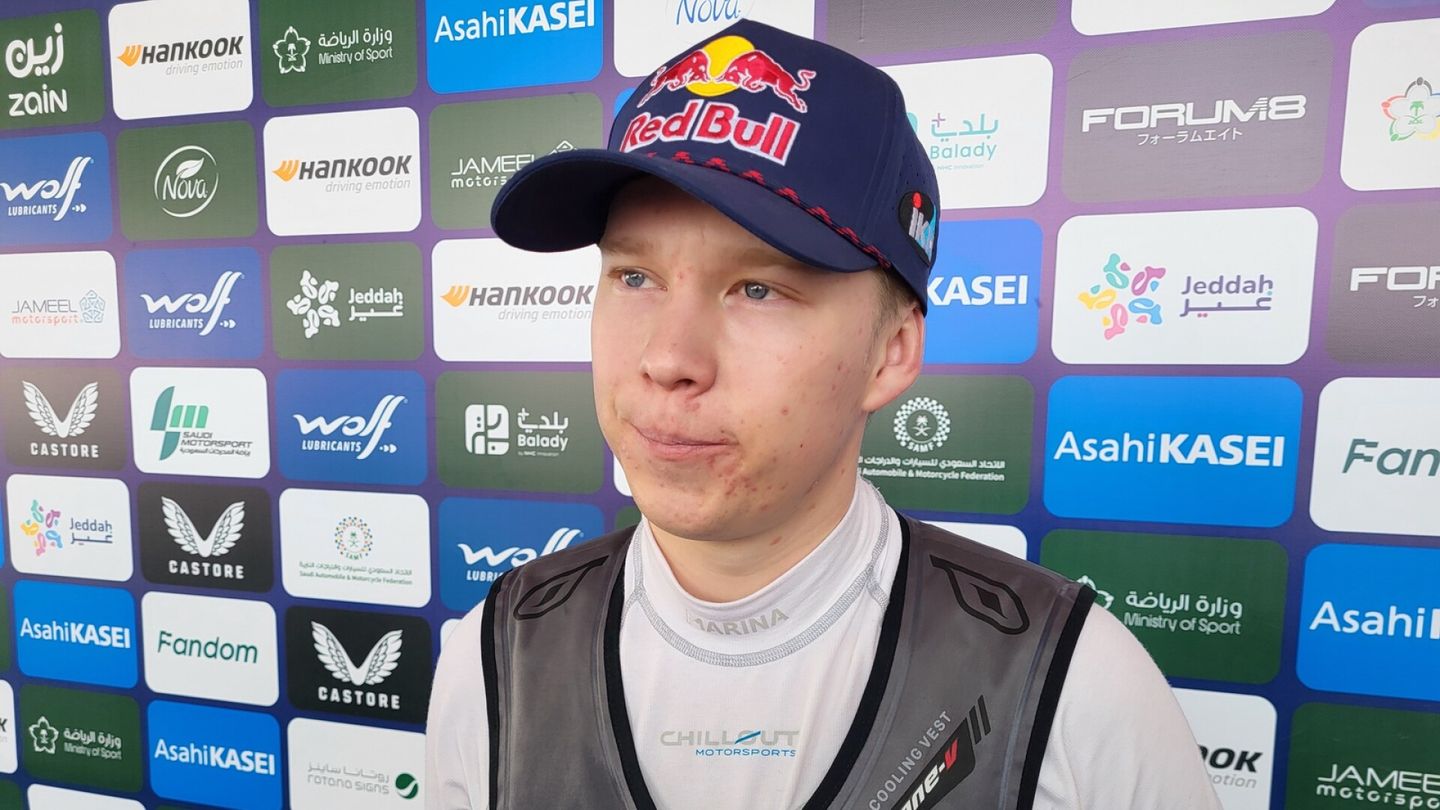 Formulat | Kalle Rovanperä määrättiin ajokieltoon Japanin formula­testeissä