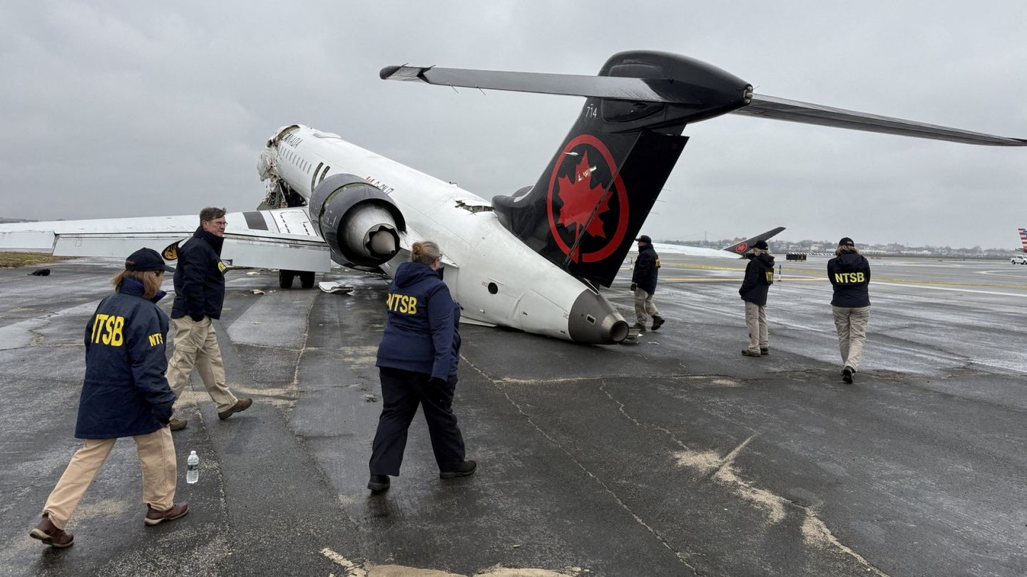 Two air traffic controllers left work early before fatal collision at La Guardia