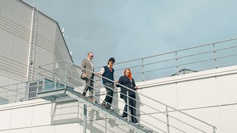 MAINOS: Tampereen EnergiaTutun rakennuksen katolla tapahtuu asioita, joita tavallinen kaupunkilainen harvoin näkeeKatso video ja näe kuinka Tampereen rakastetuimmat paikat rakentavat vastuullisempaa tulevaisuutta.