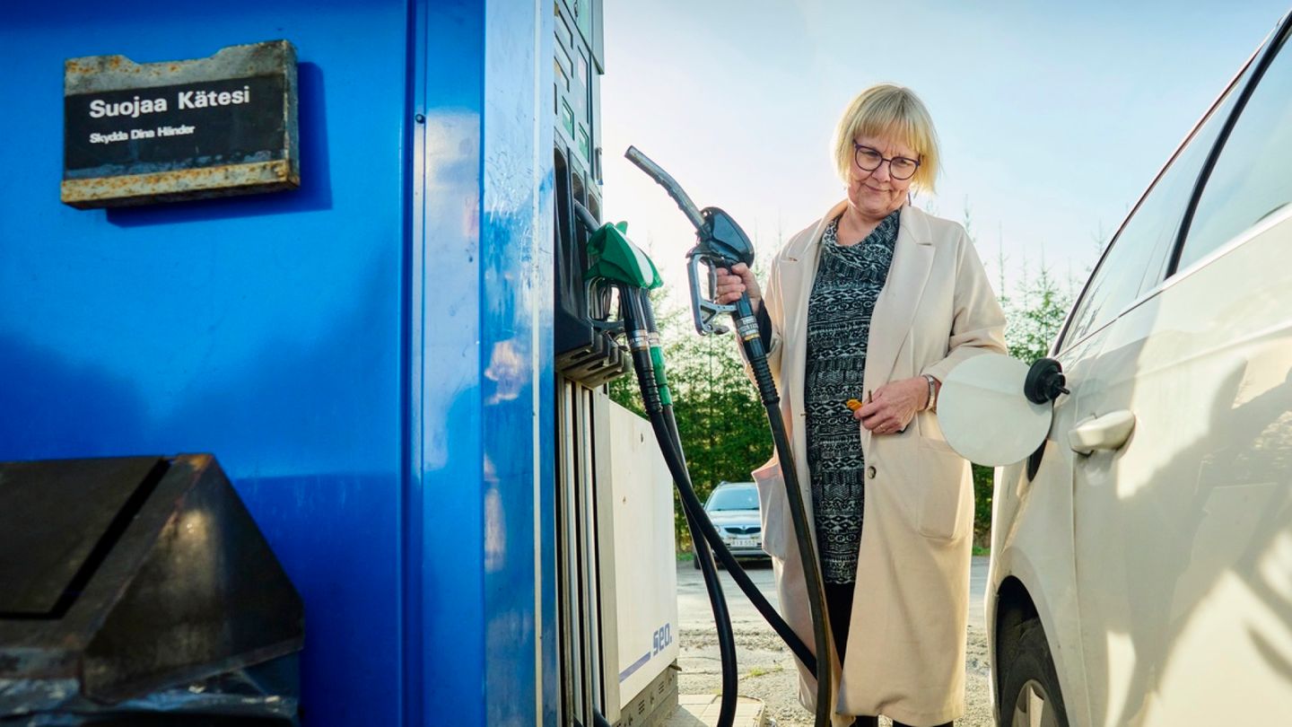Polttoaineen hinta | Ellen Mantsinen käyttää noin kahden kuukauden palkan dieseliin, että voi käydä töissä
