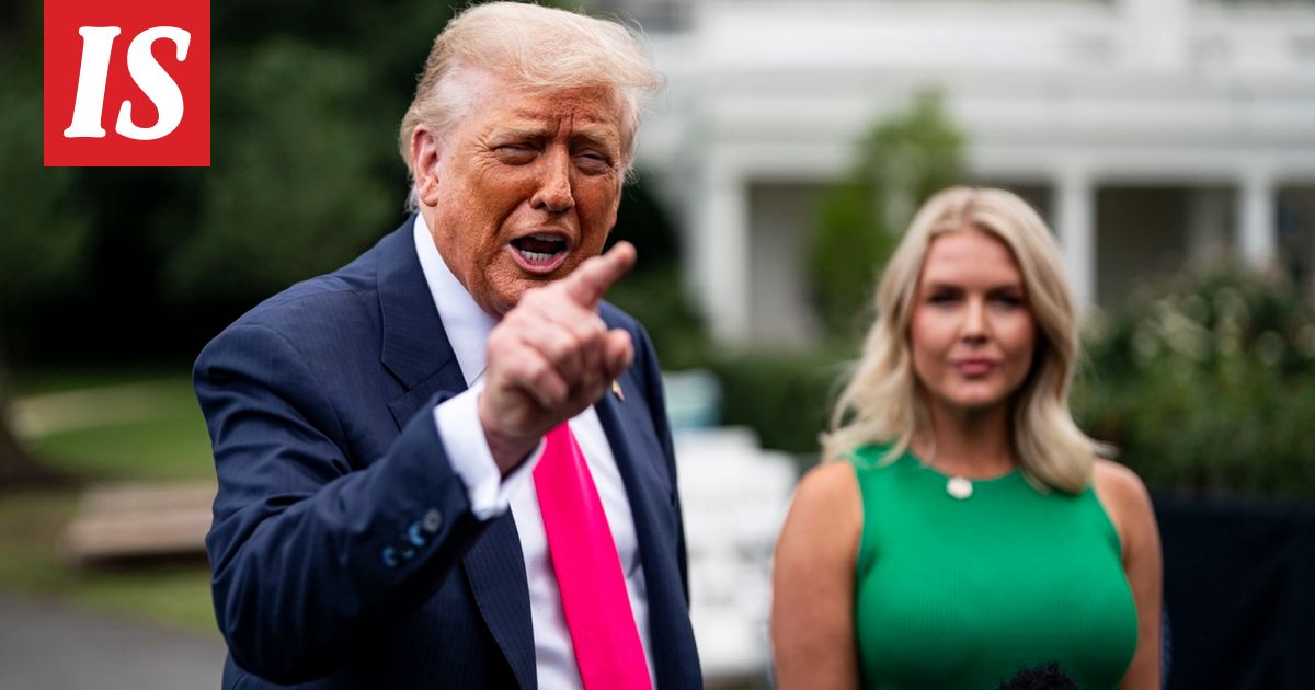 Donald Trump naljaili lehdistö­sihteerilleen toimittajien edessä – heitti suoran piikin: ”Teet surkeaa työtä”