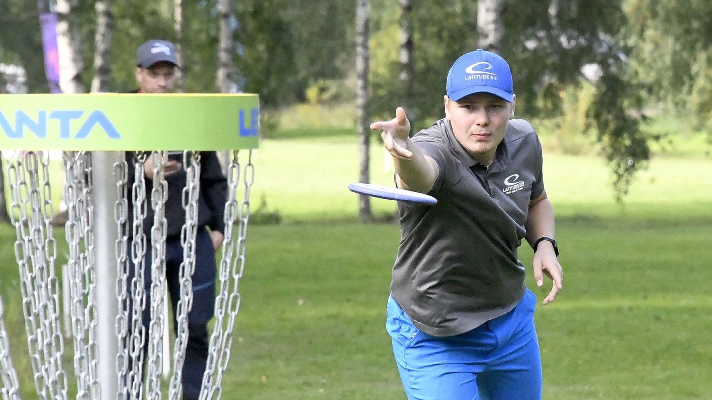 Uskomaton hole-in-one frisbeegolfin SM-kisoissa