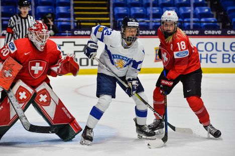 Sanni Vanhanen ja Naisleijonat kaatoivat Sveitsin.