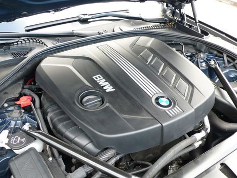 Käytetyn BMW:n moottori hajosi suhteellisen pikaisesti oston jälkeen. Kuvituskuva.