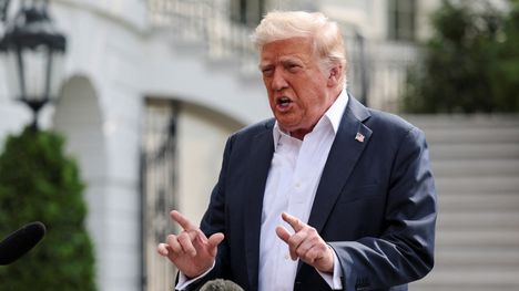 Trump ilmoitti kovista tulleista EU:lle.