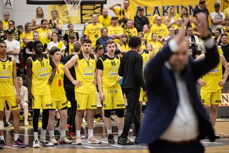 Pantterijahti jatkuu. Finaalisarja on nyt tasatilanteessa 2-2. Kolmen pisteen vierasvoitto toi Seagullsille jälleen kotiedun. Mestaruuskamppailun seuraava näytös on Helsingissä lauantaina, Nokialla pelataan ensi tiistaina.
