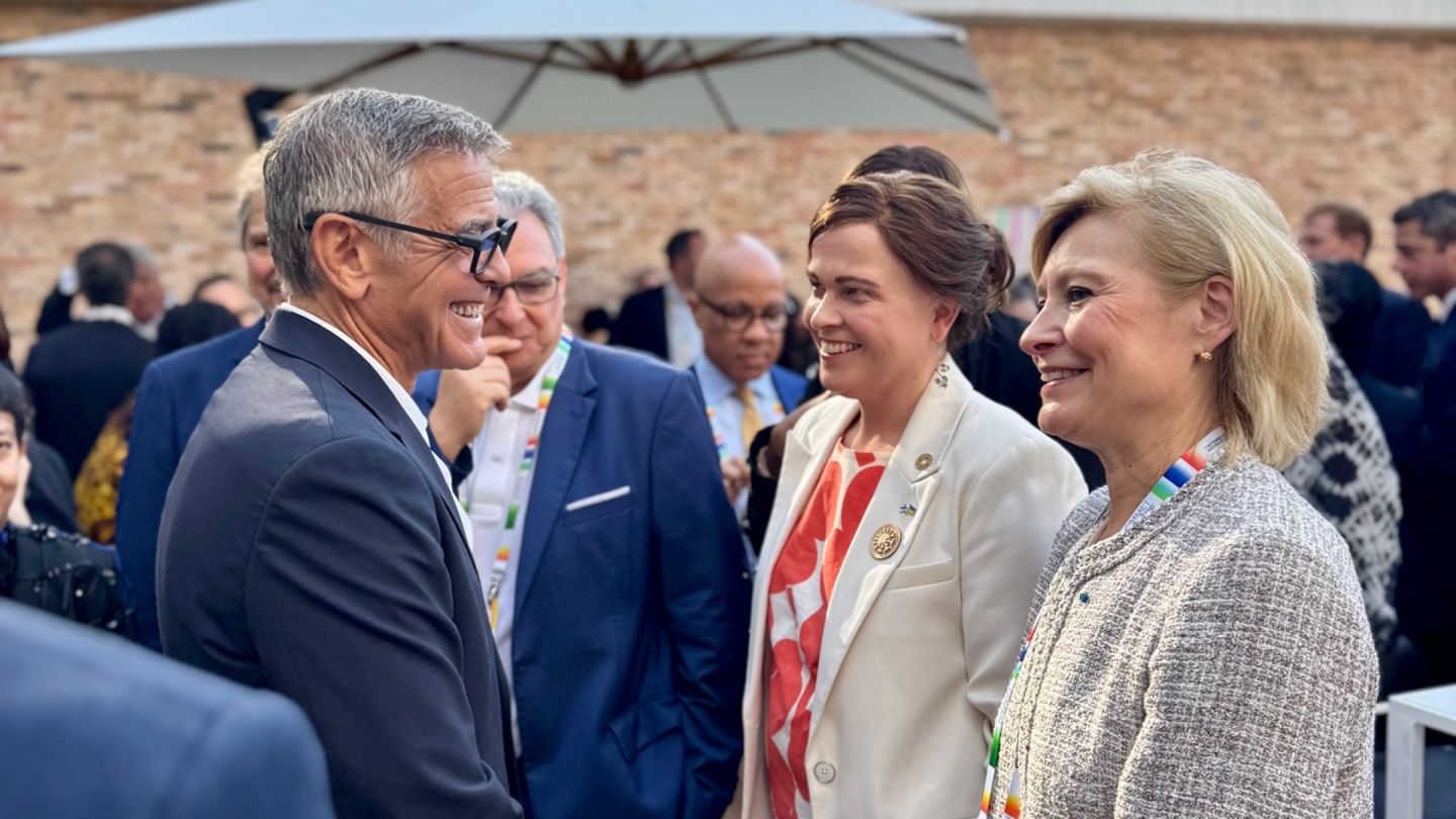 Suomalaisministeri kertoi George Clooneylle revontulista