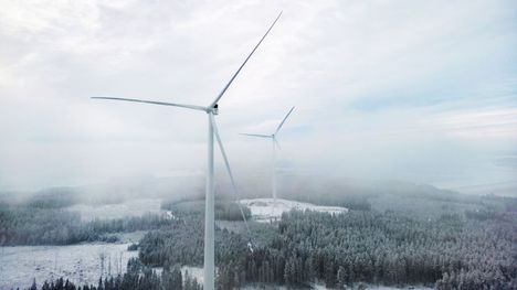 Ilmattaren uusi kuuden voimalan ja 26 megawatin tehoinen tuulipuisto on valmistunut hiljattain Humppilan ja Urjalan alueelle. Kuva on otettu 7. joulukuuta 2022.
