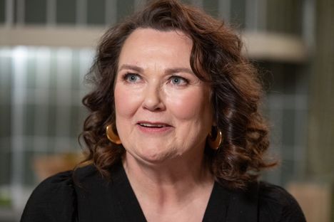 – Minun romantiikkani lähtee arjen huomioimisesta, ei niinkään kynttiläillallisista, sanoo Minna Koskela.