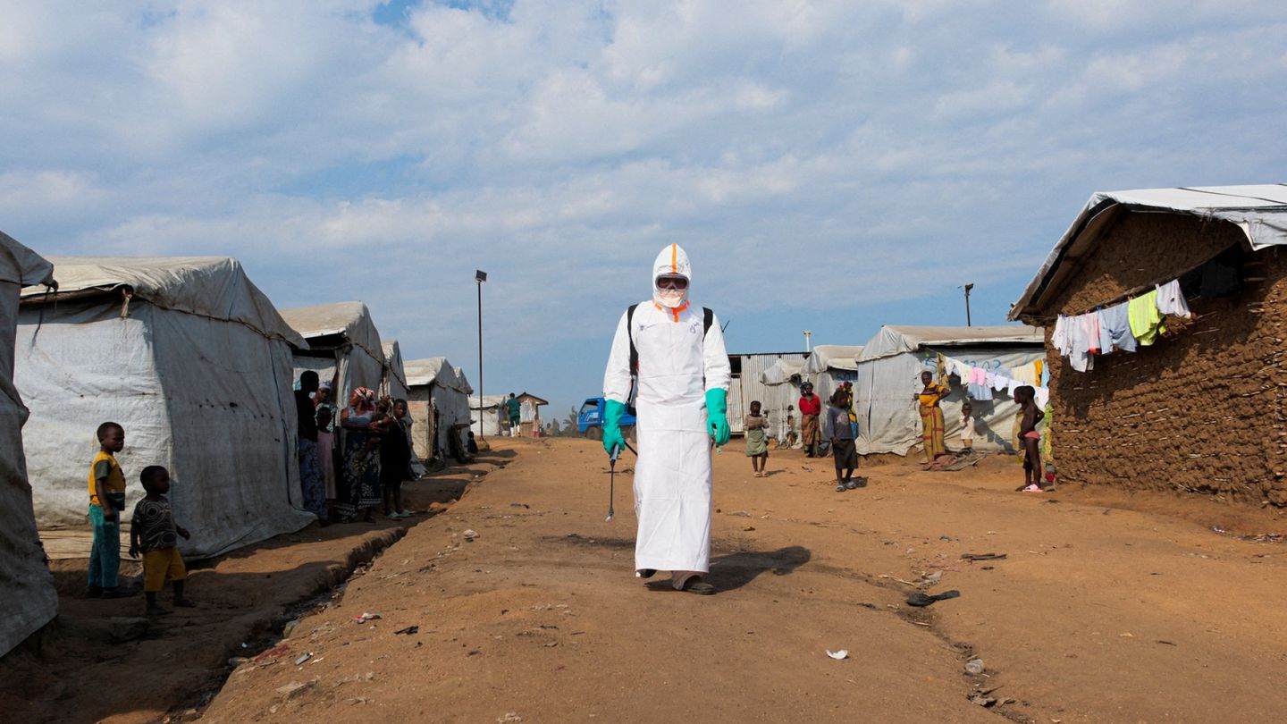 Ebola: Over 1,000 Confirmed Cases in Congo; Rare Strain Sparks Fears of Worsening Epidemic