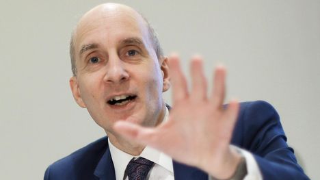 Ylähuoneen jäsen Andrew Adonis – eli paroni Adonis – uskoo, että brexit voidaan vielä pysäyttää. Työväenpuolueen liikenneministerinä aiemmin toiminut Adonis kampanjoi nyt puoluerajat ylittävän yhteisrintaman kokoamiseksi EU-eroa vastaan.