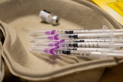 Suomessa kahdesti rokotettujen osuus on yli 12-vuotiasta lähes 60 prosenttia.