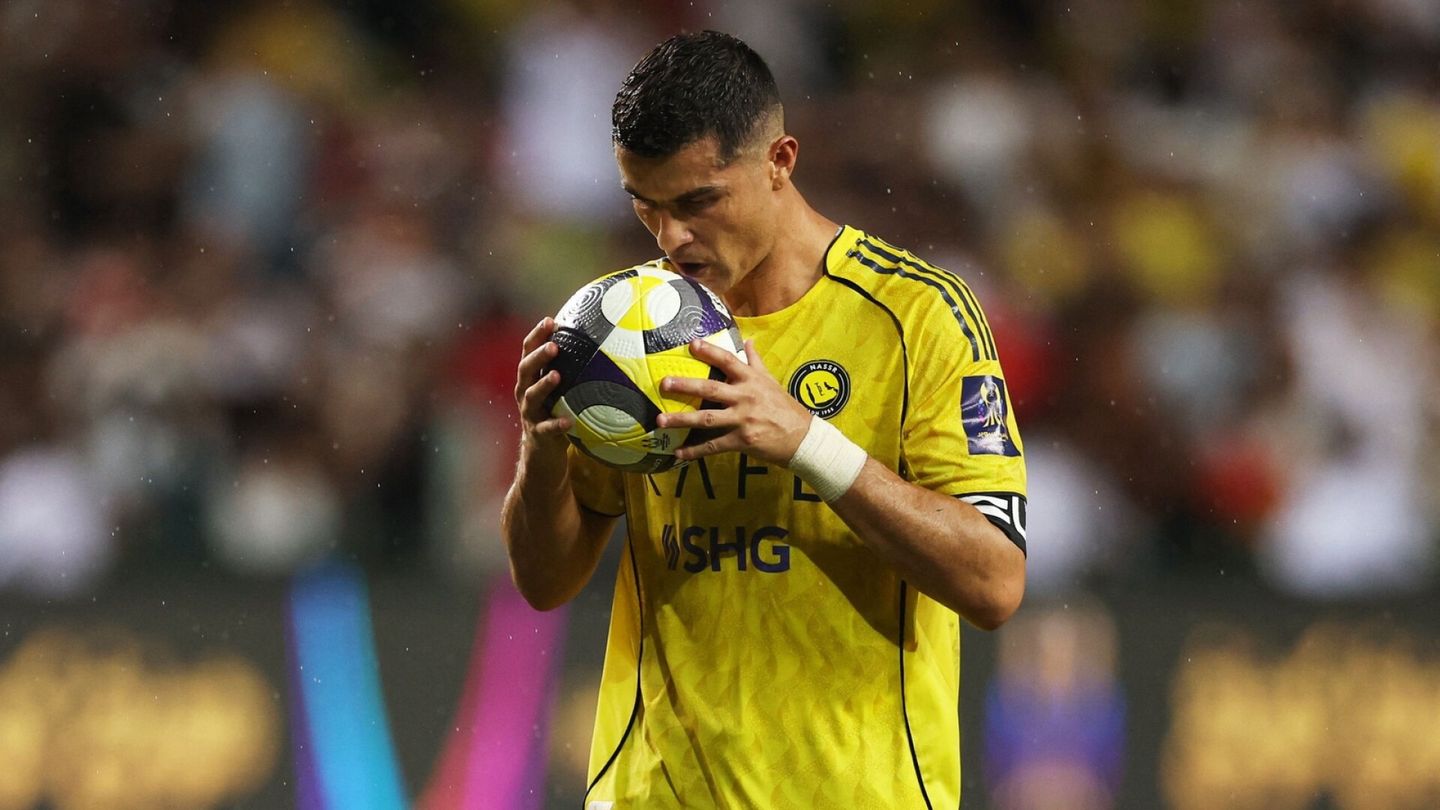 Jalkapallo | Cristiano Ronaldo teki historiaa: 100 maalia neljässä maassa