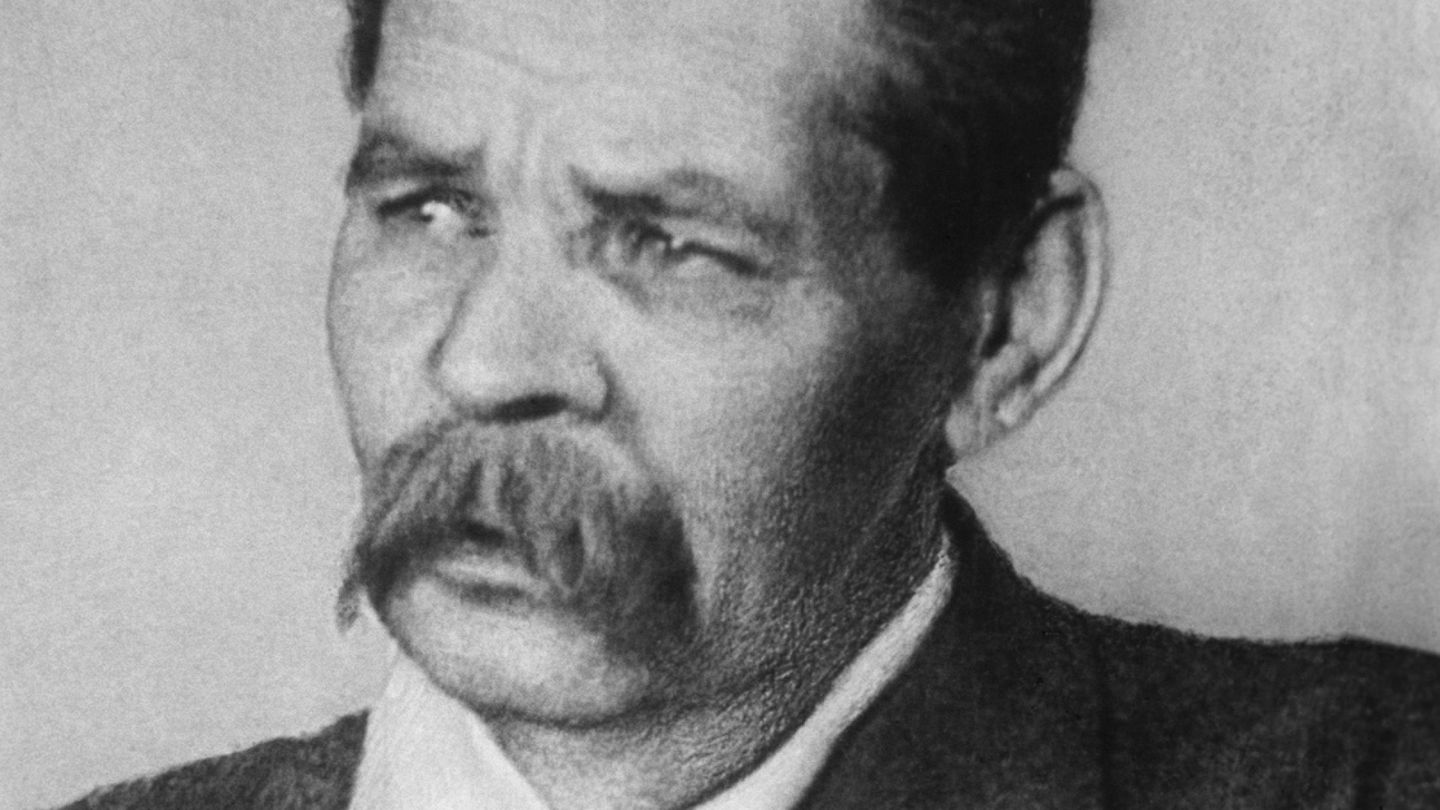 Book Review: Maxim Gorky's Life as a Hero Turned Anti-Hero