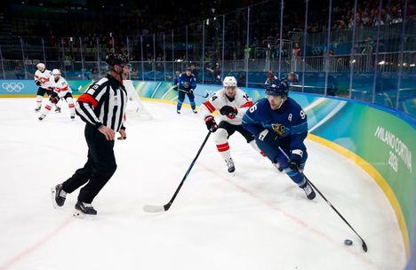 Mikko Rantanen oli alustamassa Leijonien 2–2-tasoitusta Sveitsiä vastaan.