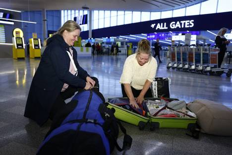 Erika Laine (left) and Nina Siljander organized their luggage at Helsinki-Vantaa on Thursday morning.