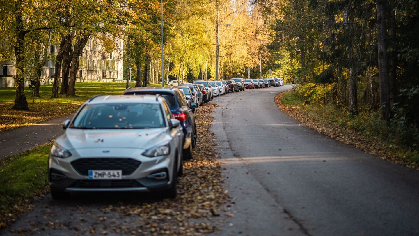 Espoo | Espoolainen voi nyt joutua maksamaan pysäköinnistä 280 euroa viikossa – maksun säätäneet poliitikot yllättyivät