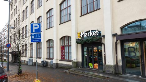 K-Market Pyynikinkulma kuvattuna Tampereen Satamakadulla lauantaina 8. marraskuuta.