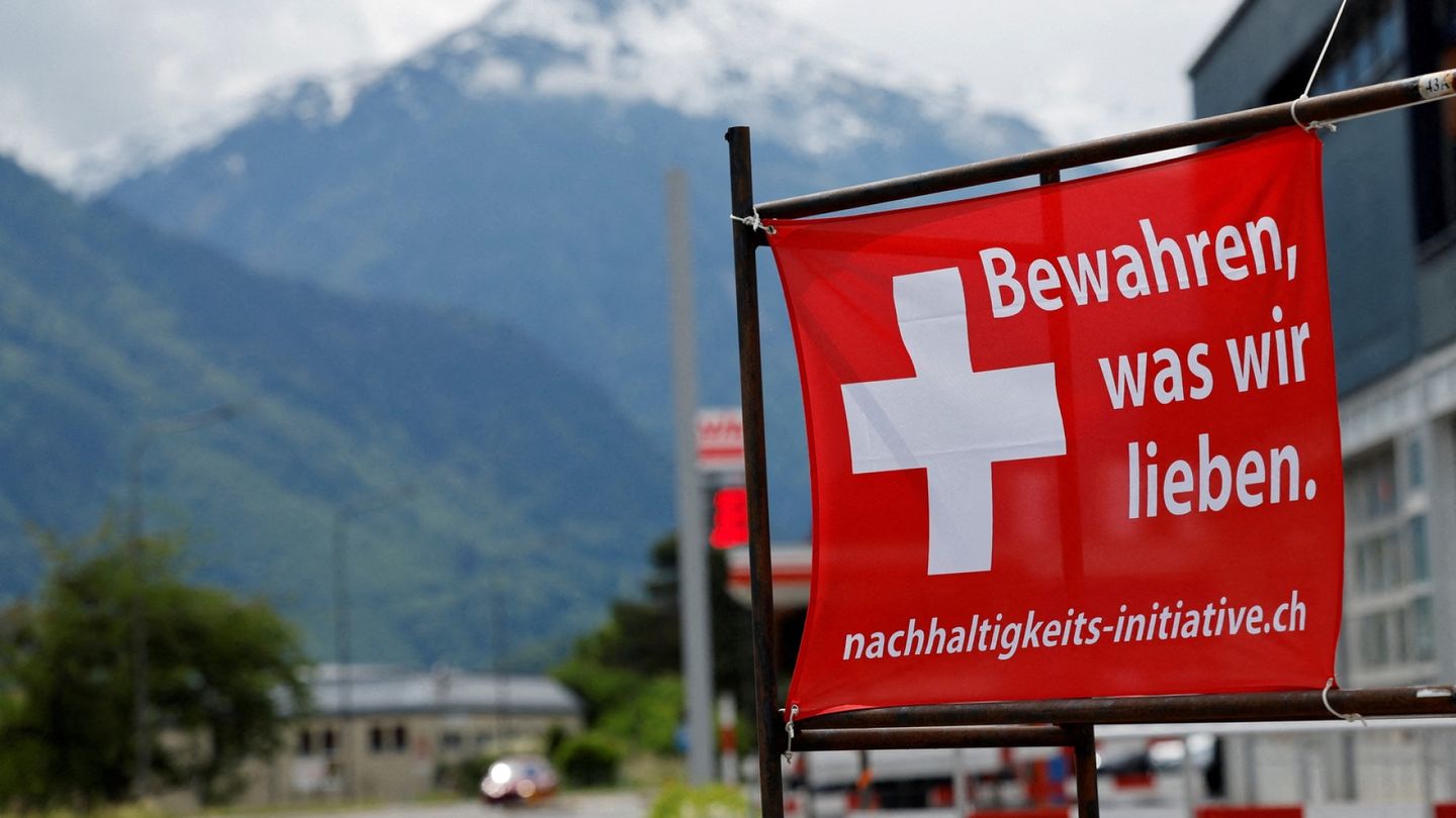 Swiss vote on capping population at 10 million