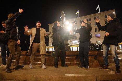 A group of men sang Kaj's victory for Havis Amanda to celebrate the crowd. “Bara Bada Bastu!”