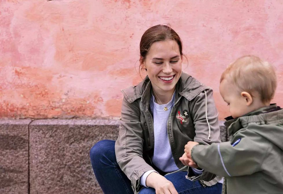 Verna Ahon mies pelaa koripalloa NBA:ssa, jossa pelaaja käyttää keskimäärin  42 500 dollaria kuukaudessa – Silti kotiäiti kokee, ettei heidän arkensa  ole muuttunut