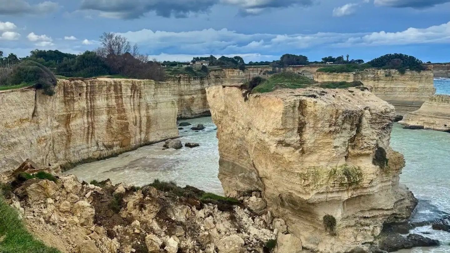 Valentine storms topple Lovers arch