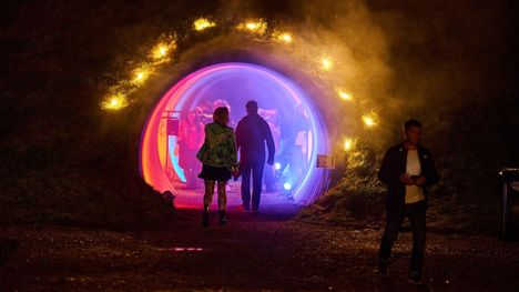 Nokian Pinsiössä elokuussa järjestettävä elektronisen musiikin ja valotaiteen festivaali on erikoisuus, joka hurmasi kävijöitä jo ensikerrallaan viime vuonna.